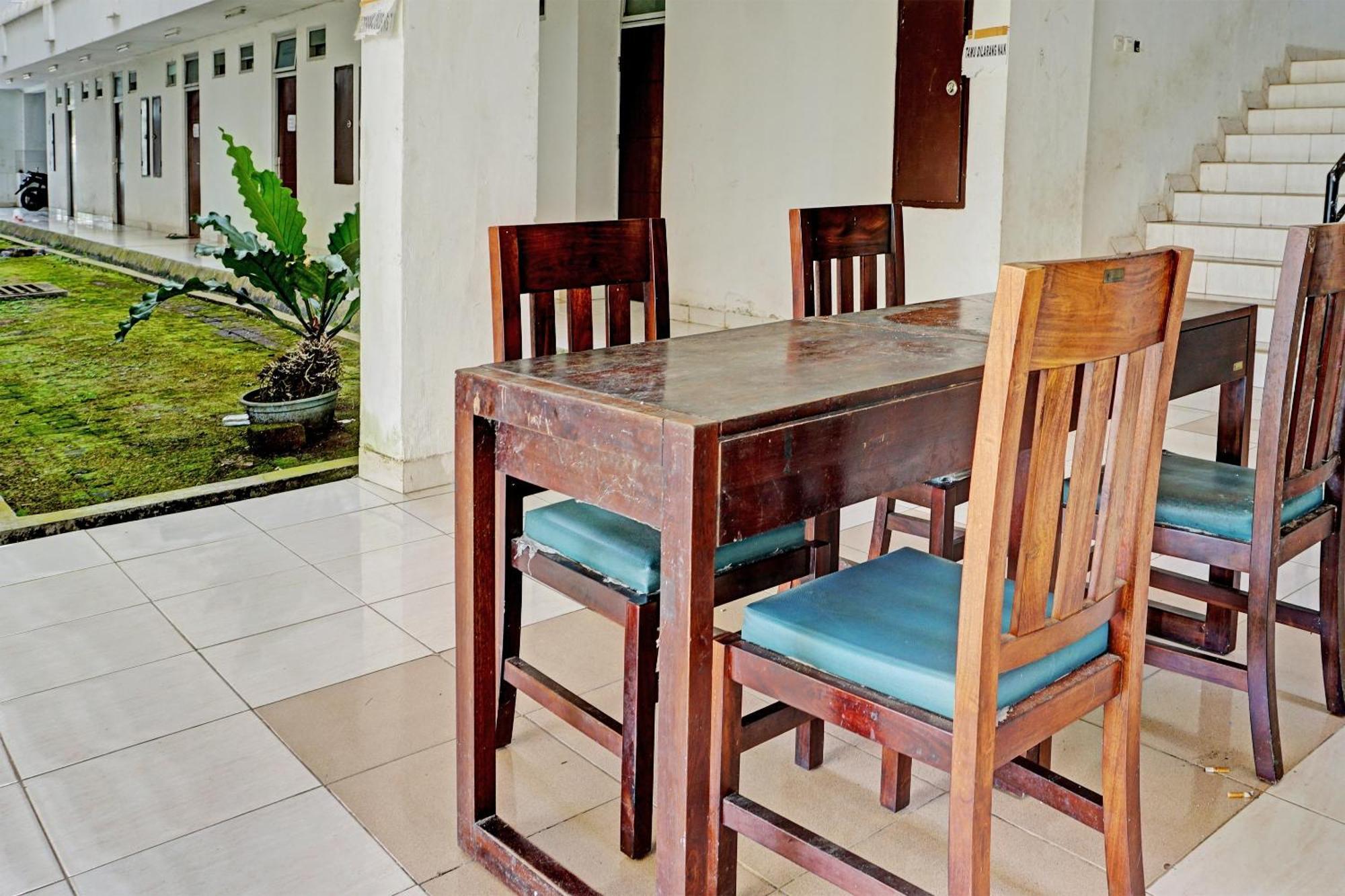 Spot On 92374 Penginapan Rusunawa Malang Extérieur photo