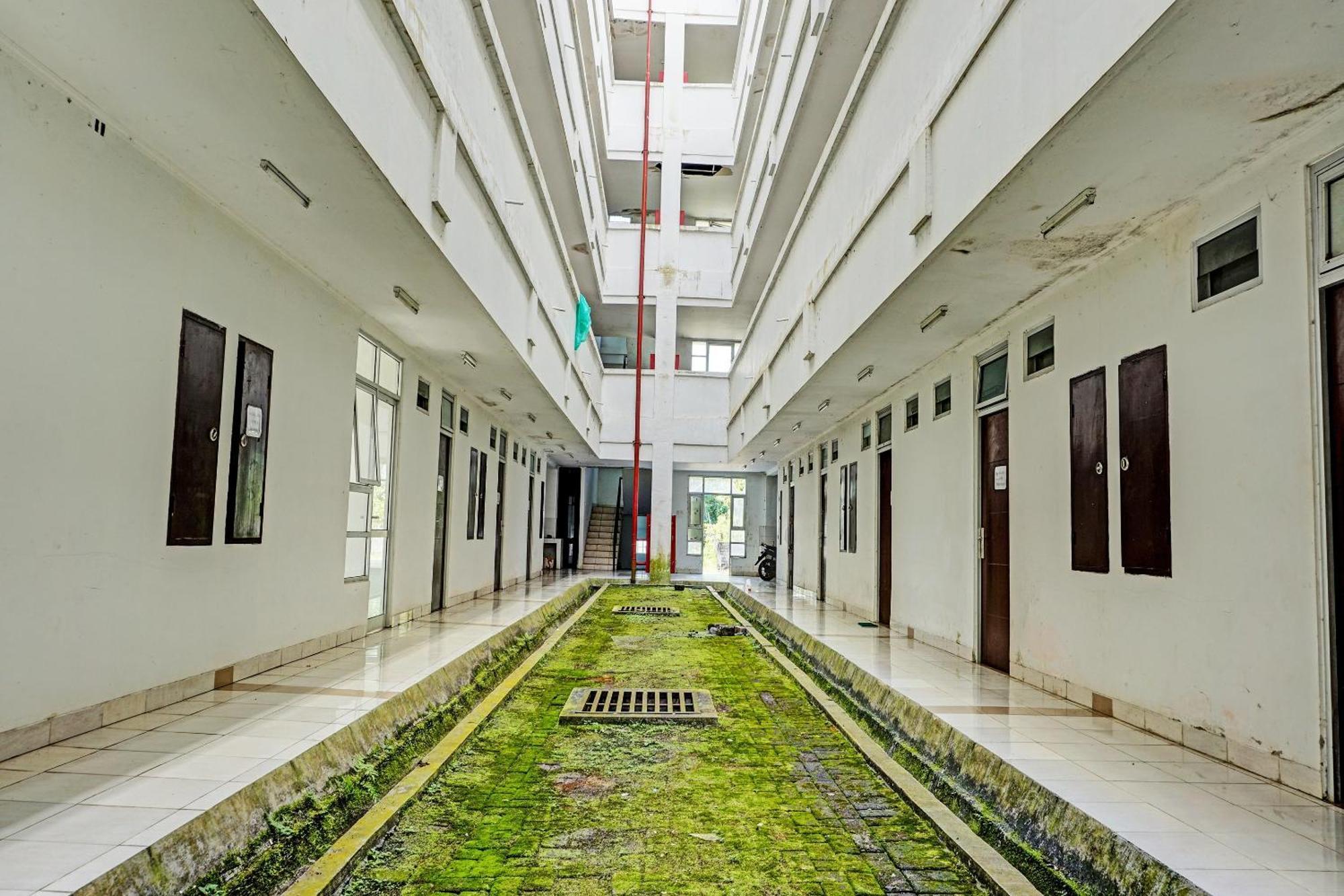 Spot On 92374 Penginapan Rusunawa Malang Extérieur photo