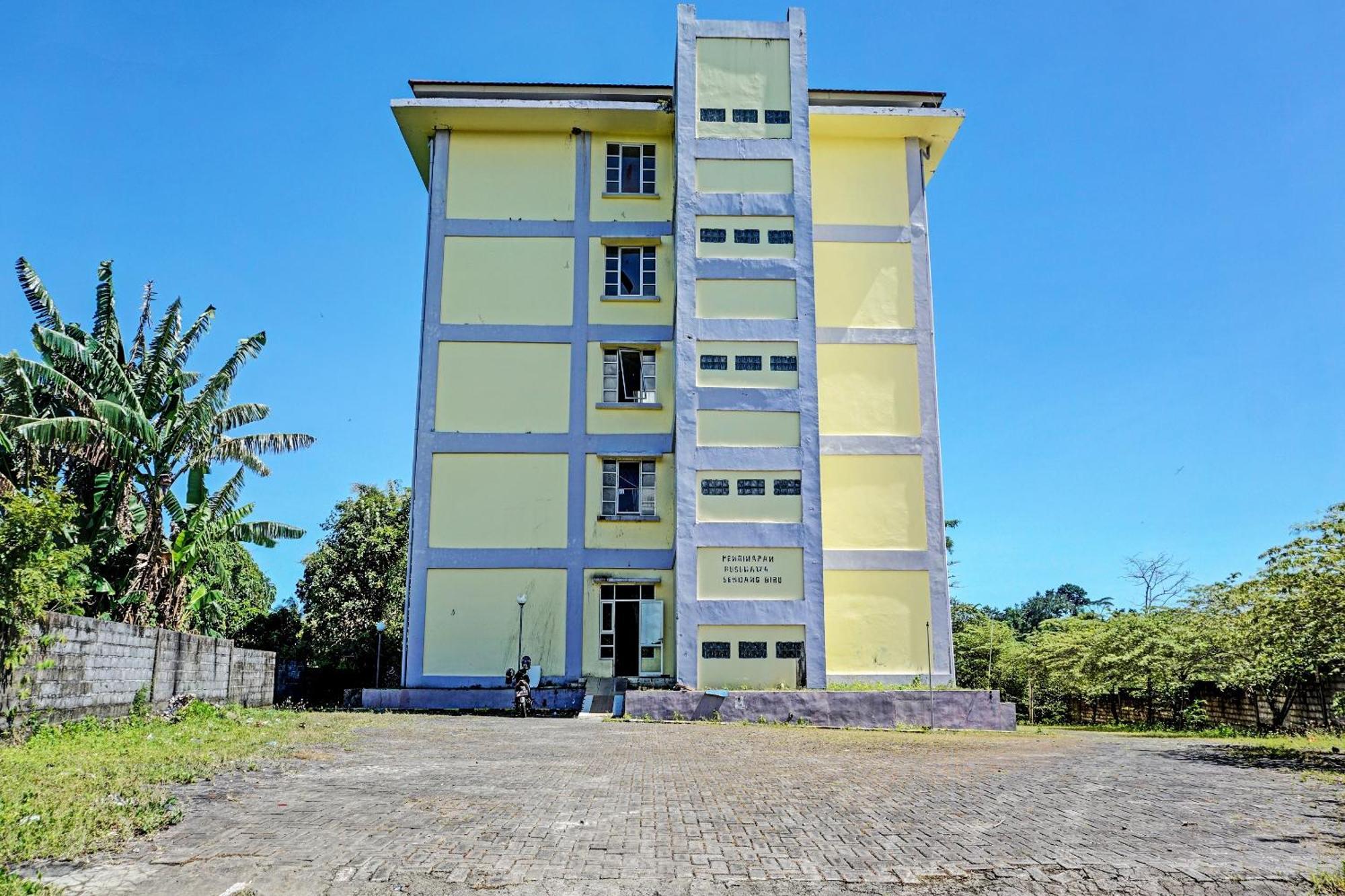 Spot On 92374 Penginapan Rusunawa Malang Extérieur photo