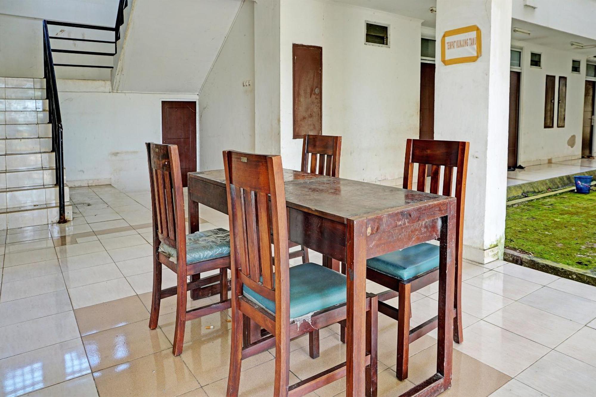 Spot On 92374 Penginapan Rusunawa Malang Extérieur photo